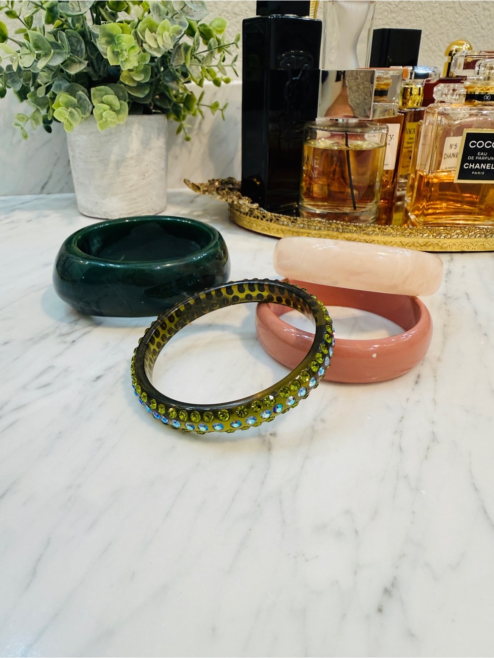 Vintage Lucite Bangle Set Green and Pink - Picture 9 of 11